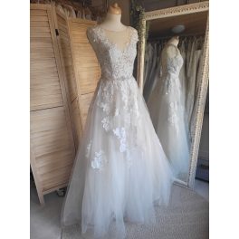Csodás csipkés esküvői ruha